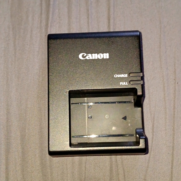 Canon battery charger - Picture 2 of 3